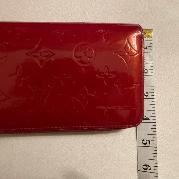 Authentic Louis Vuitton Long Zippi Vernis Monogram Wallet Red Color - Picture 6 of 16